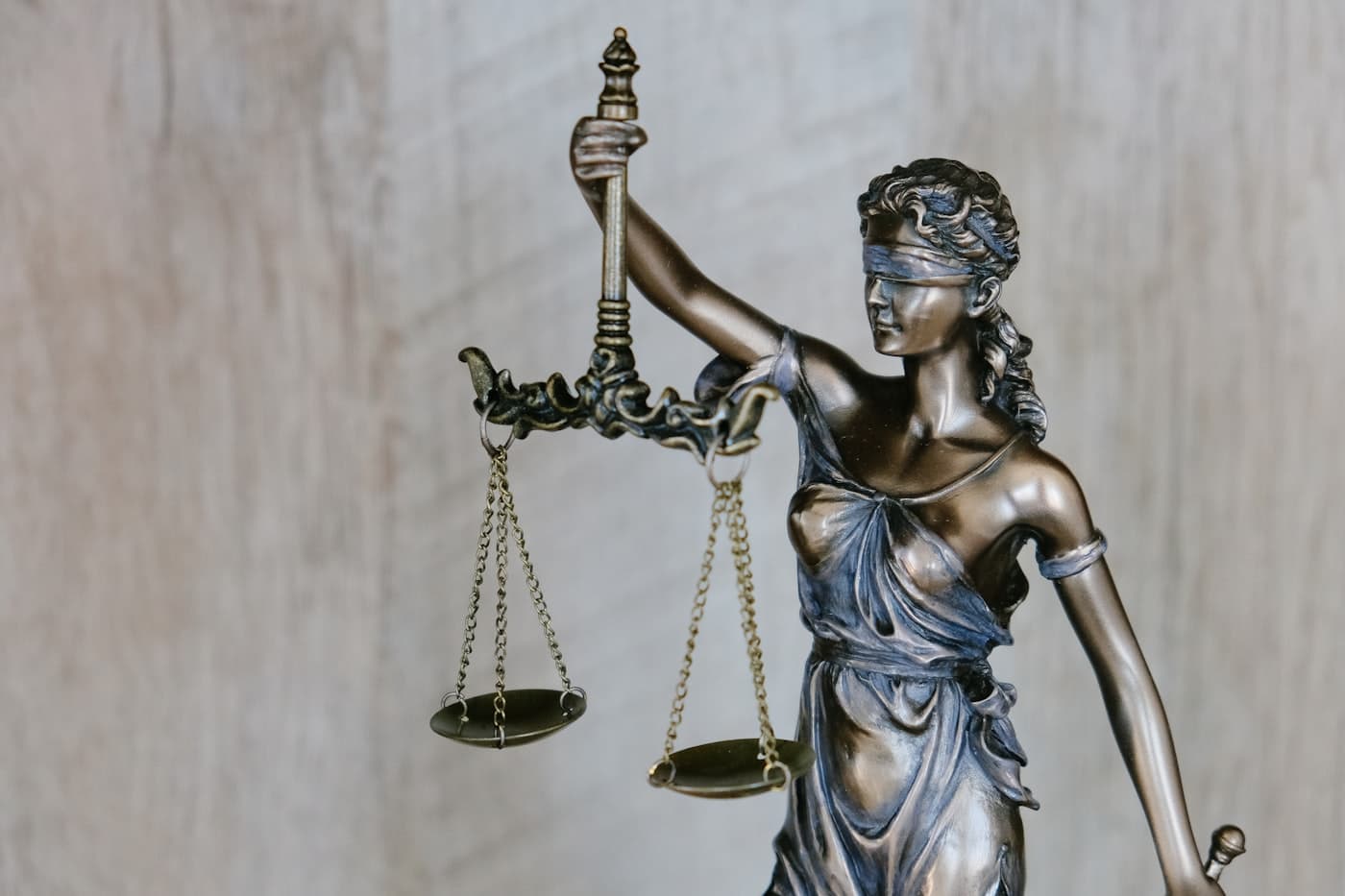 Estátua da Justiça em bronze